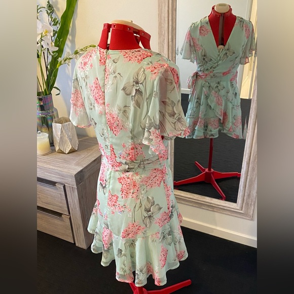 Size 12 - SAINTS + SECRETS Minty floral floaty mini dress - Picture 8 of 15